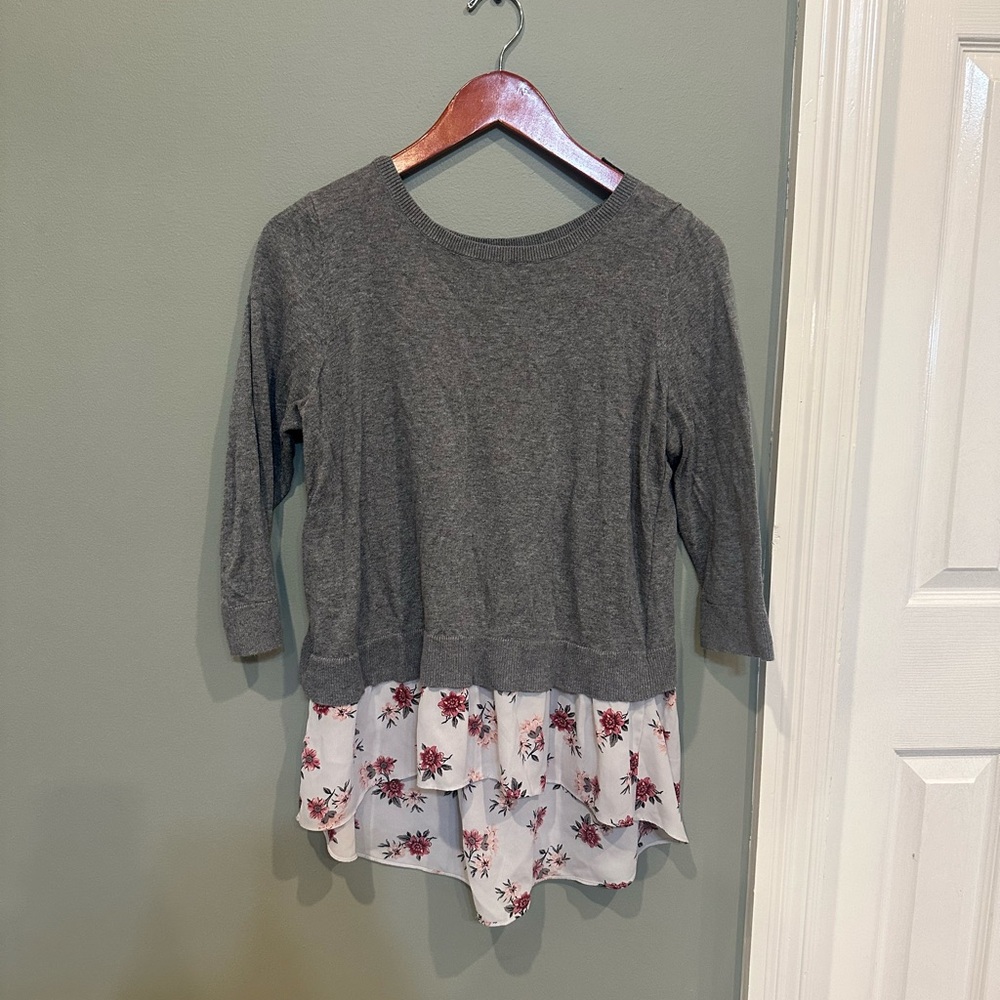 LOFT Gray Ruffled 3/4 Sleeve Blouse